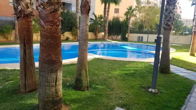 Piscina de Pis de lloguer en Mislata amb Aire condicionat, Terrassa i Traster