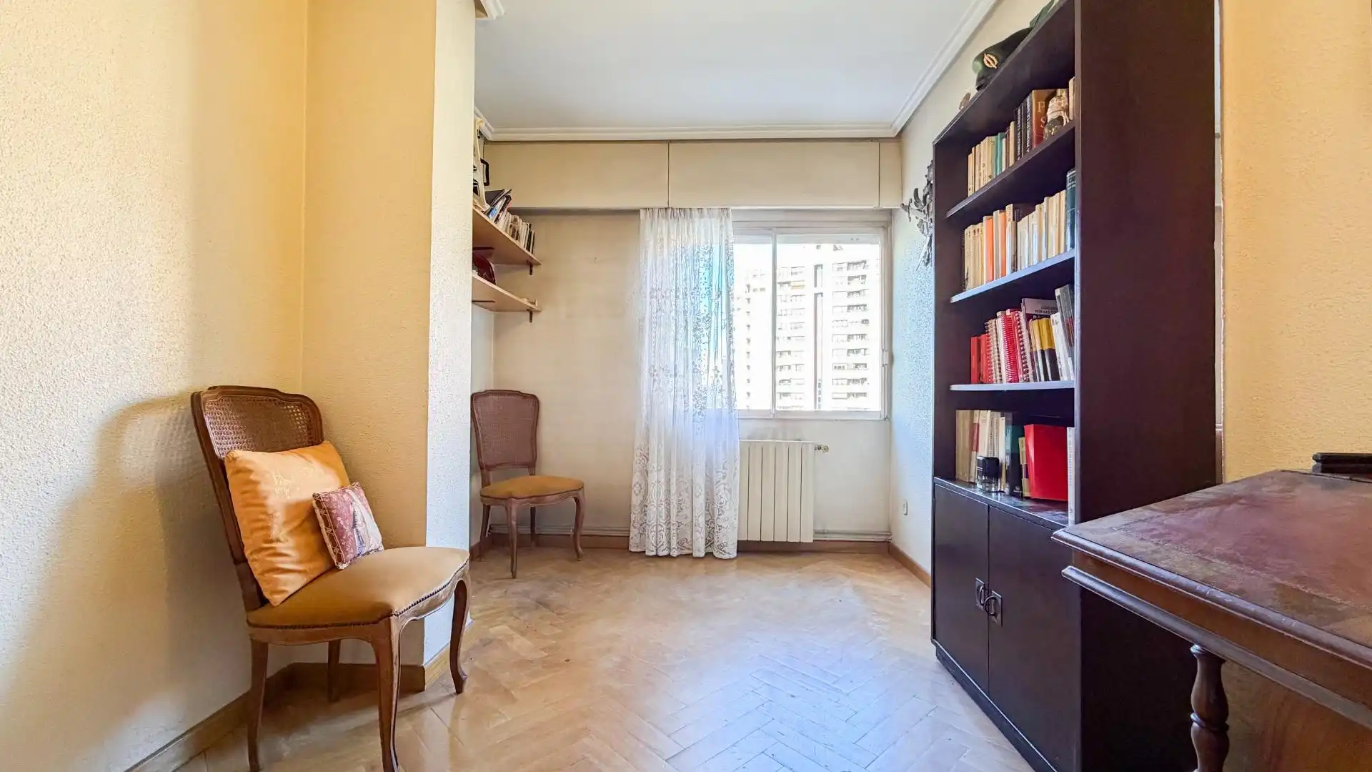 Schlafzimmer von Wohnung zum Verkauf in Valencia mit Klimaanlage, Heizung und Parkett