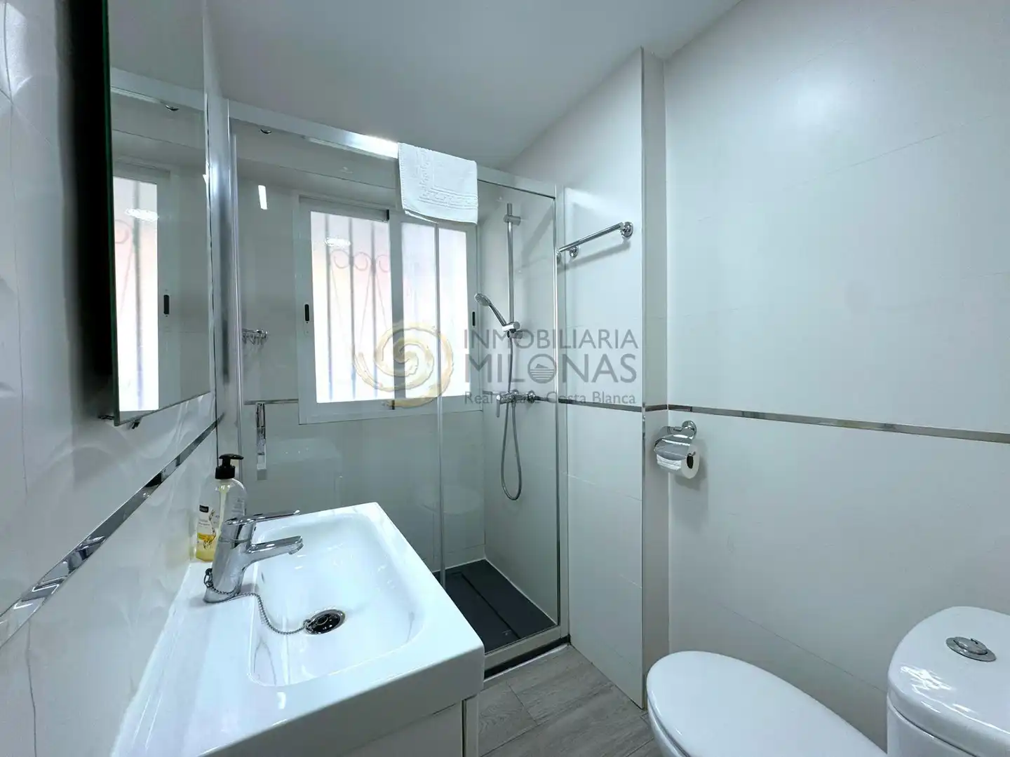 Baño de Estudio en venta en Benidorm con Aire acondicionado, Jardín privado y Amueblado