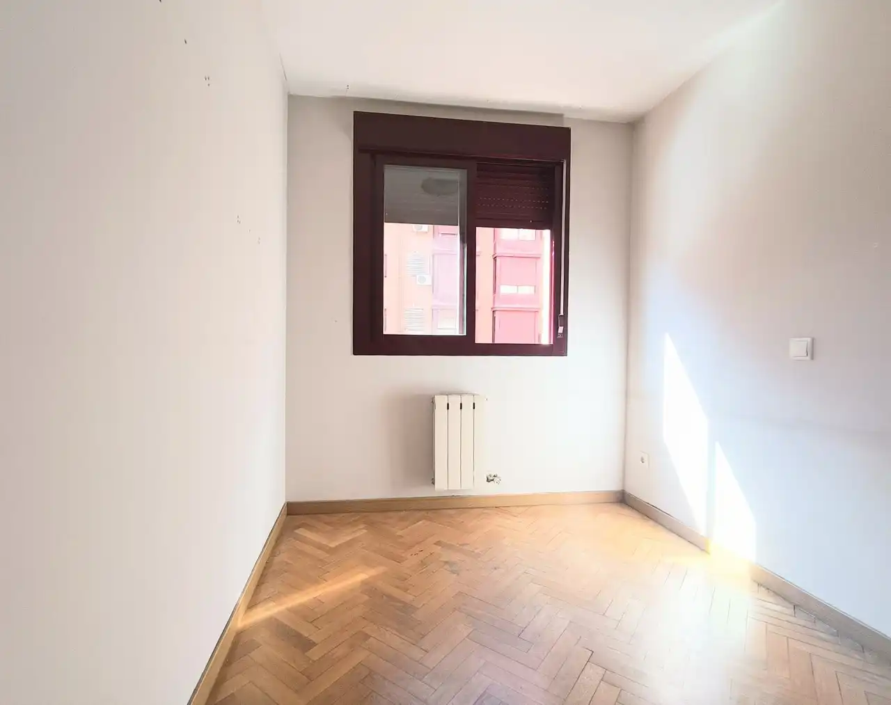 Bedroom of Flat for rent in Madrid  with Heating, Parquet flooring and Storage room