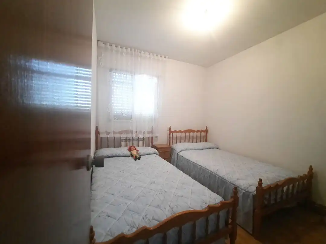 Habitación de Casa adosada en venta en Escalona con Aire acondicionado, Calefacción y Jardín privado
