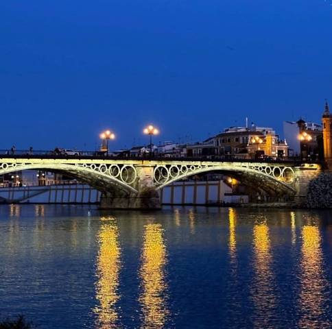Edificio en Venta en Pelay Correa en Triana Casco Antiguo