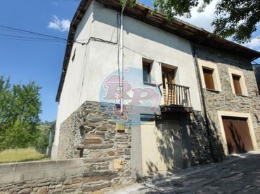 Landhaus mit Garten zum Verkauf in Área Rural Sur