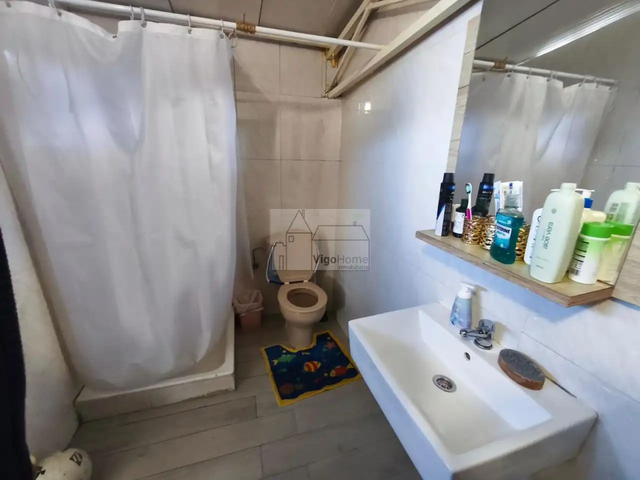 Baño de Piso en venta en Vigo  con Calefacción, Terraza y Trastero