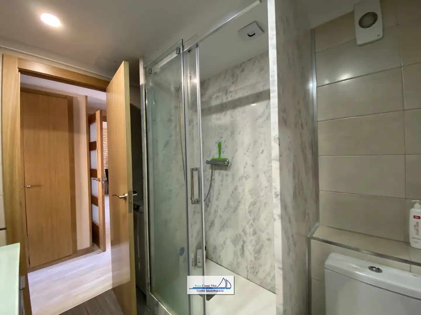 Bany de Apartament en venda en Cambrils amb Parquet, Moblat i Piscina comunitària
