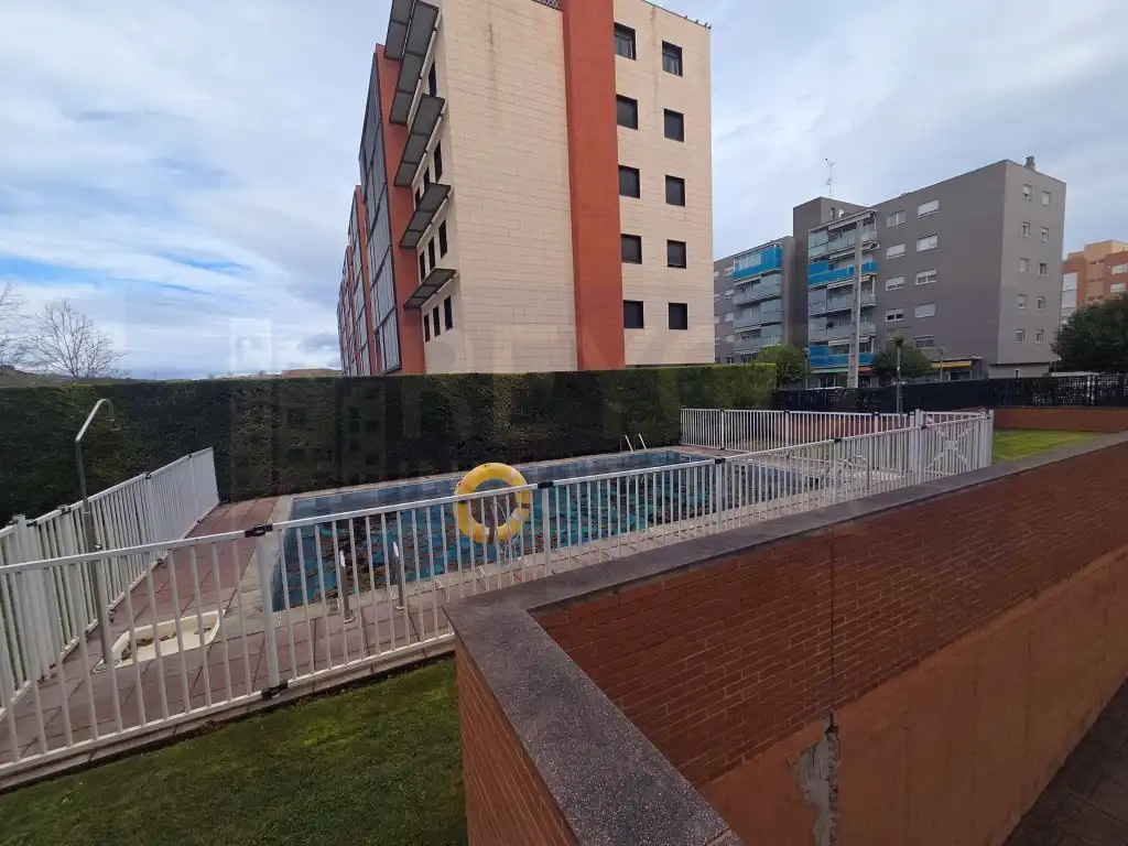 Schwimmbecken von Wohnungen zum Verkauf in  Logroño mit Heizung, Terrasse und Schwimmbad
