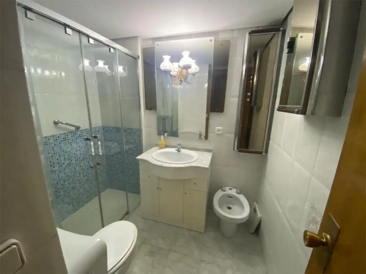 Badezimmer von Wohnung zur Miete in  Zaragoza Capital mit Klimaanlage und Balkon