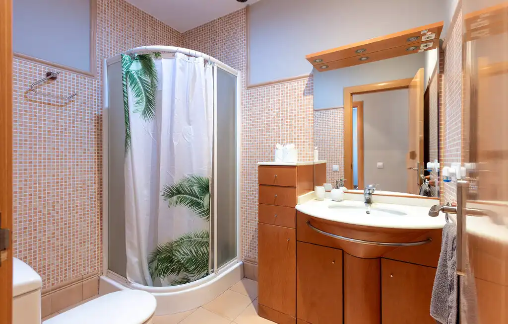 Chalet con terraza en venta en Calle Urba Coto Riñales 119, imagen 4