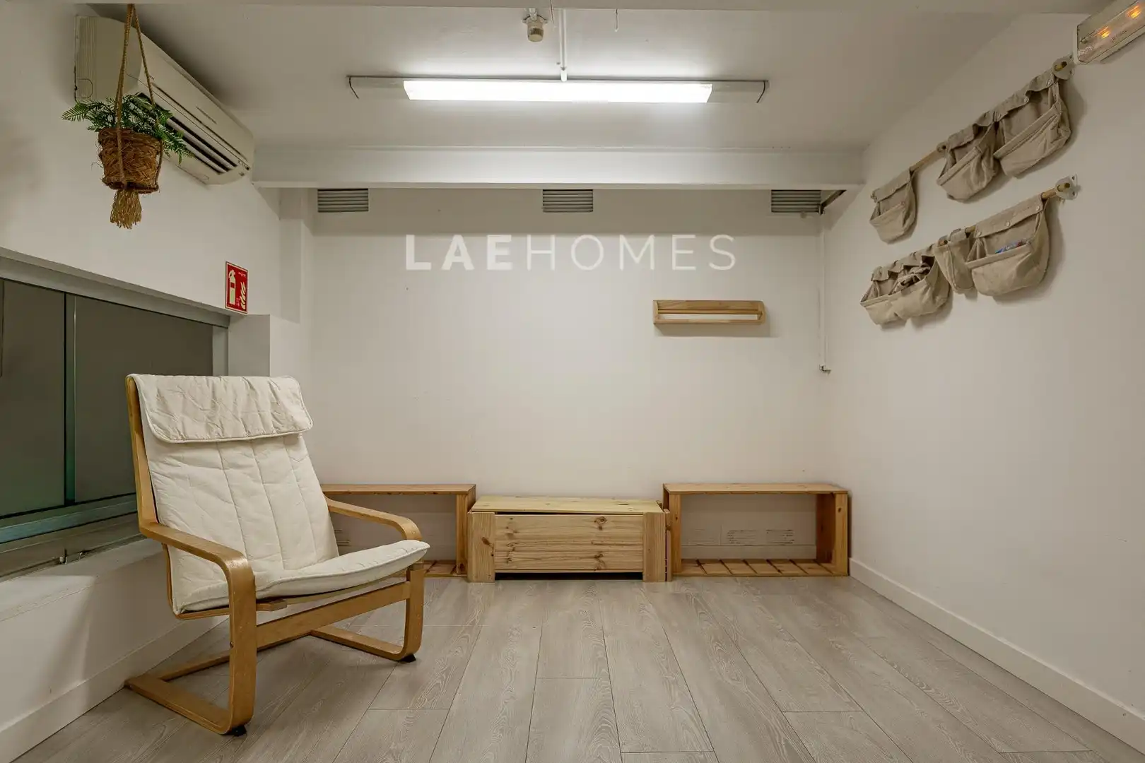 Sala d'estar de Local en venda en Donostia - San Sebastián  amb Aire condicionat