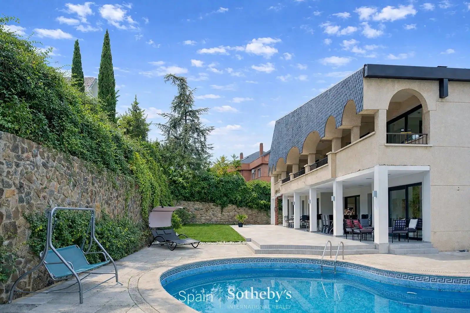 Swimming pool of Houses for sale in  Madrid Capital  with Air Conditioner, Private garden and Terrace
