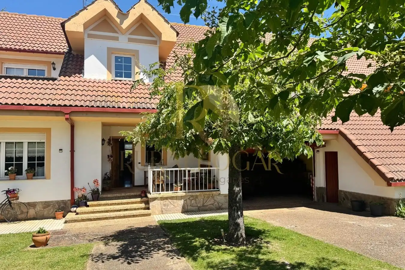 Vista exterior de Casa o chalet en venta en Santovenia de la Valdoncina con Calefacción, Jardín privado y Parquet