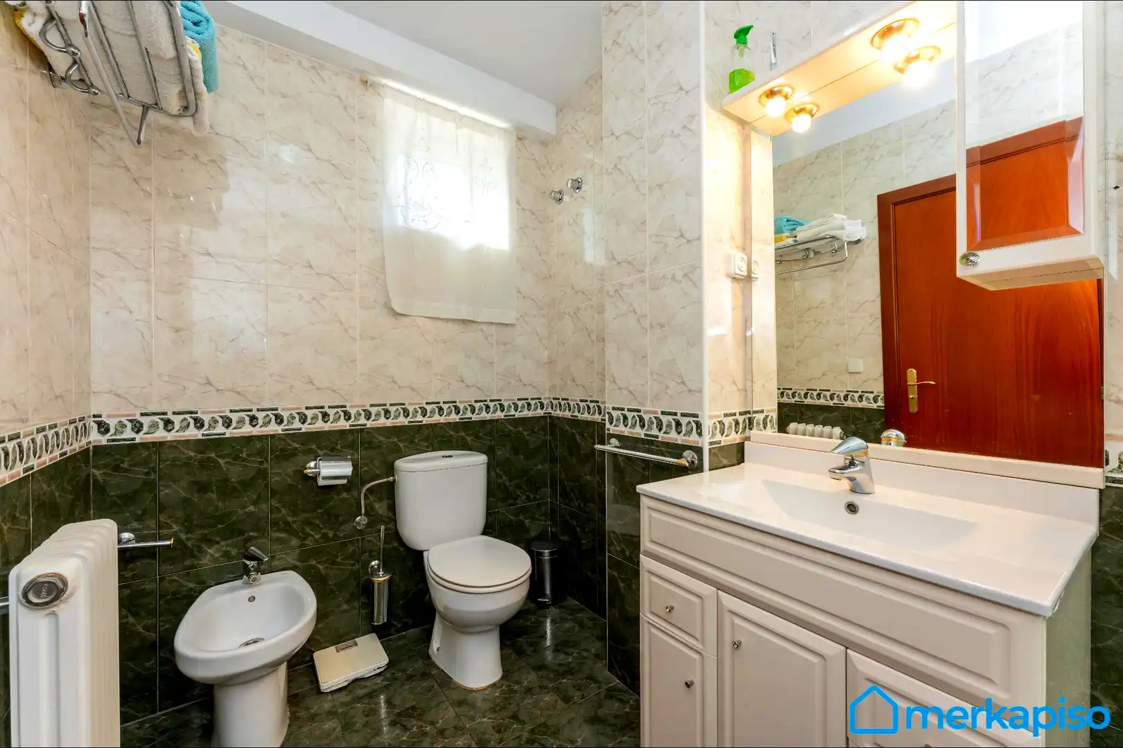 Baño de Casa adosada en venta en Viladecans con Calefacción, Jardín privado y Terraza