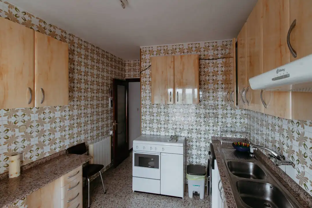 Cuina de Casa o xalet en venda en Almuniente amb Calefacció, Terrassa i Moblat