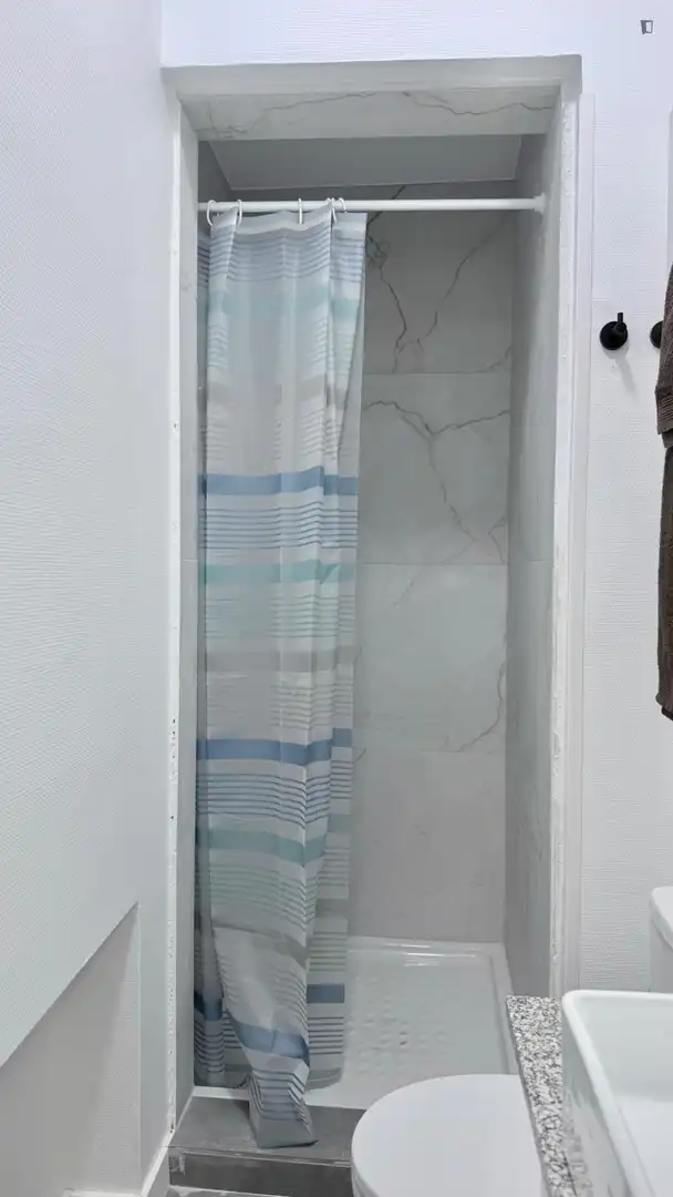Badezimmer von Wohnungen zur Miete in Madrid mit Klimaanlage, Möbliert und Waschmaschine