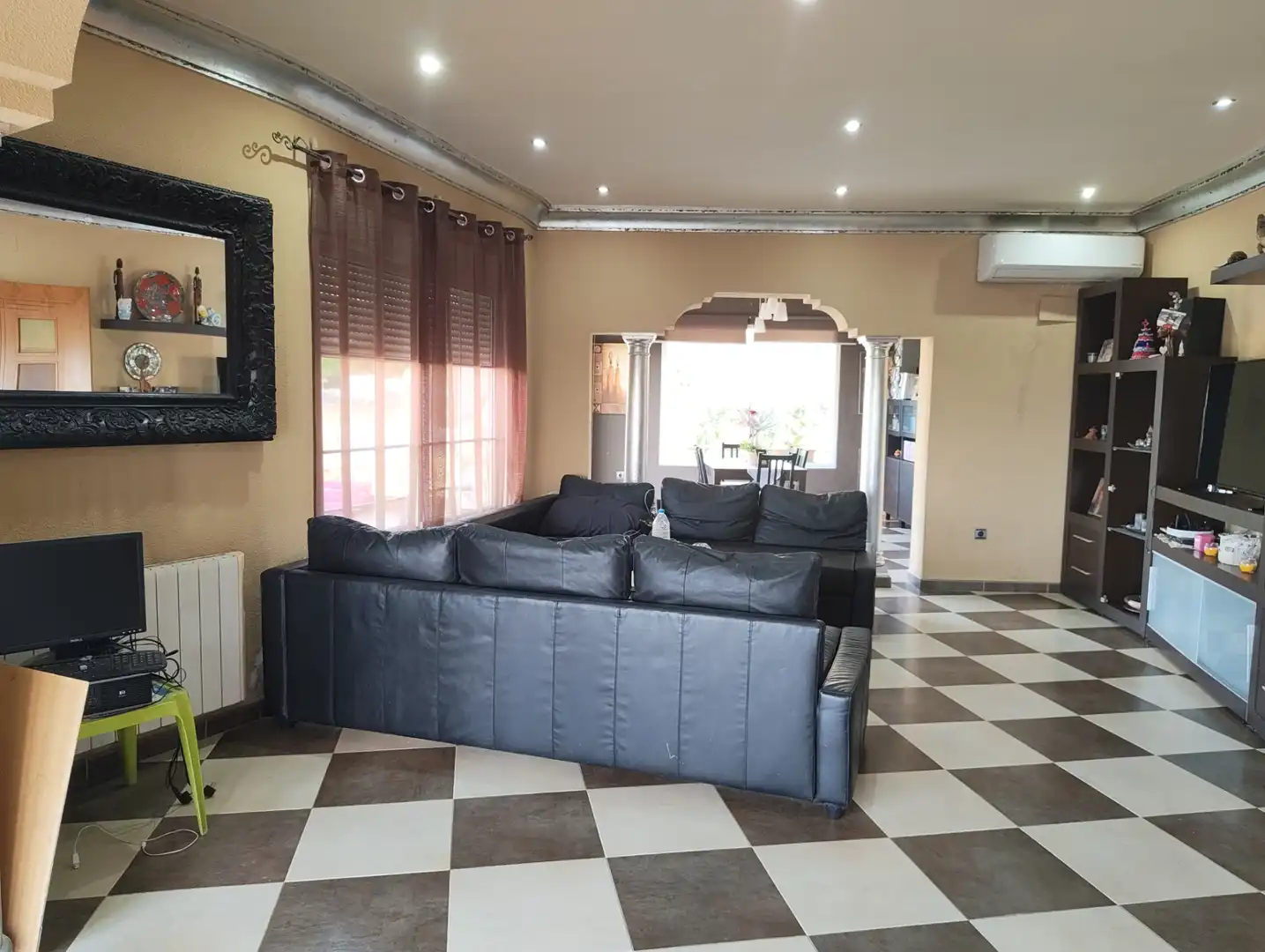 Sala d'estar de Casa o xalet en venda en Benalmádena amb Aire condicionat, Calefacció i Jardí privat