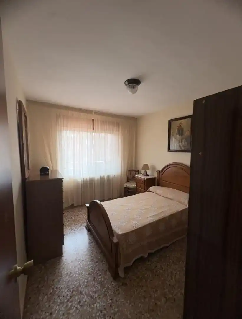 Dormitori de Casa adosada en venda en Utiel amb Balcó