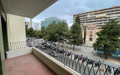 Exterior view of Flat for sale in  Barcelona Capital  with Heating and Balcony