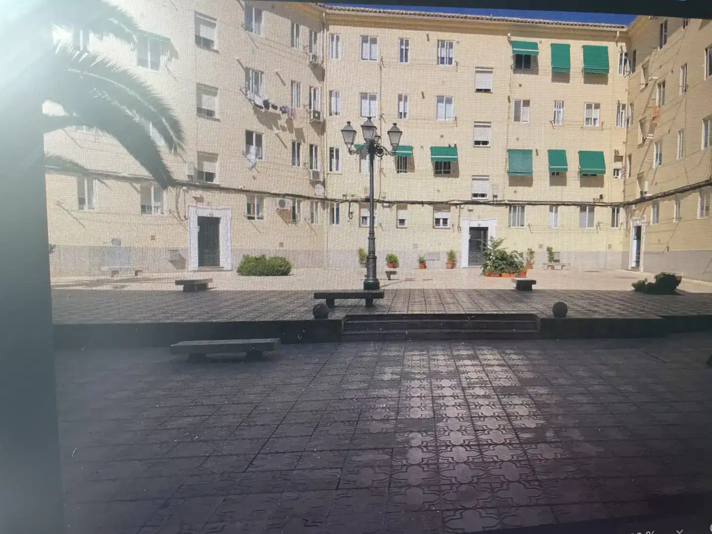 Außenansicht von Wohnung zur Miete in  Toledo Capital mit Klimaanlage und Balkon