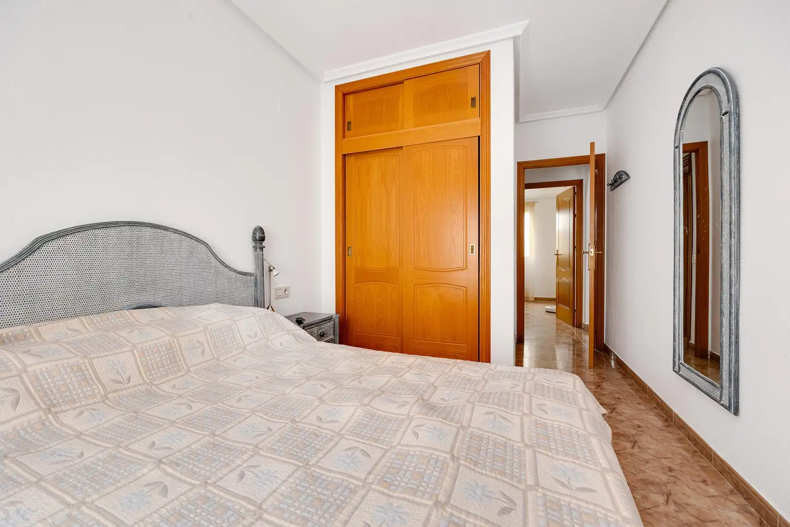 Dormitori de Apartament en venda en Torrevieja amb Aire condicionat i Terrassa