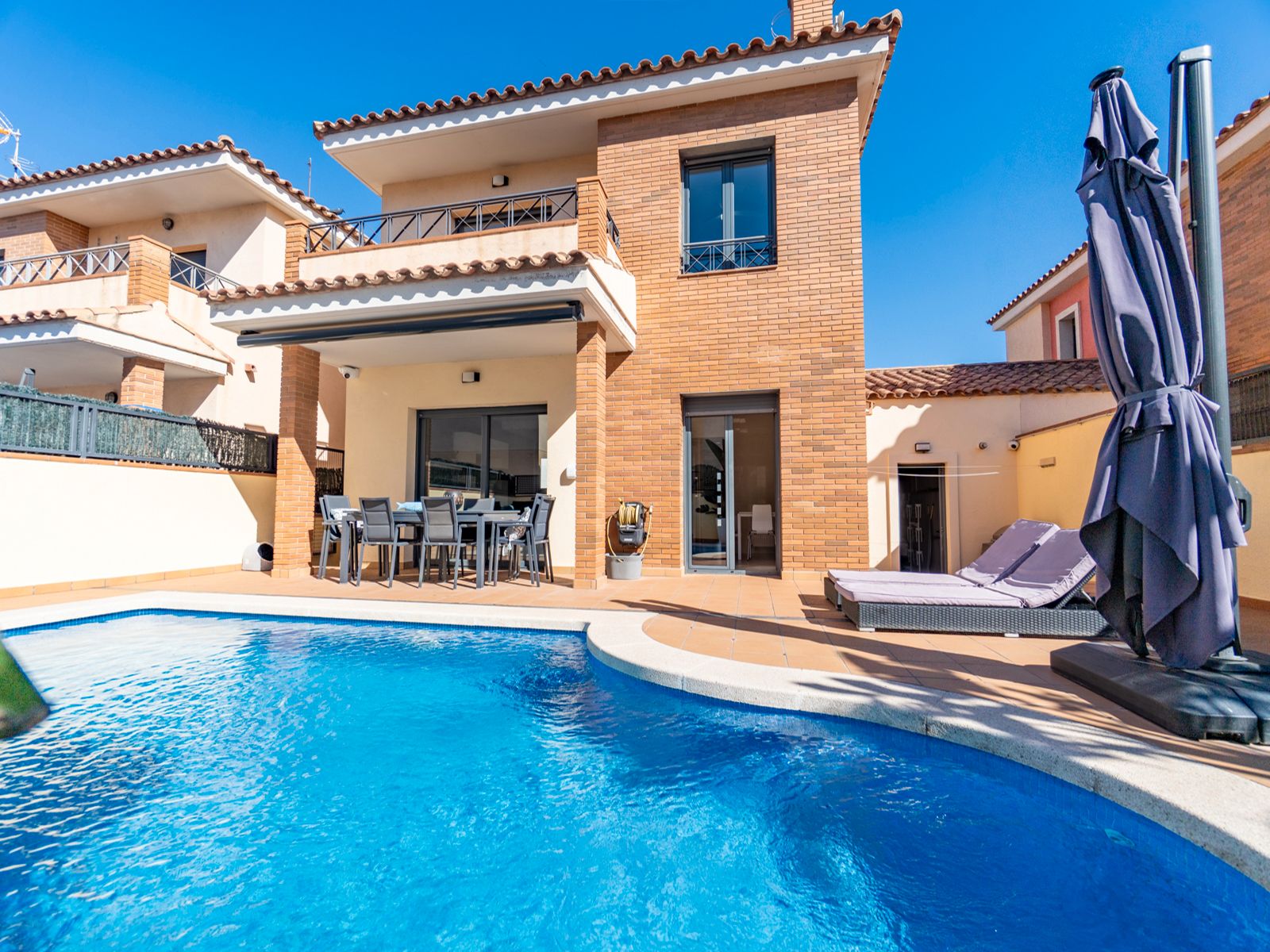 Piscina de Casa o xalet en venda en Empuriabrava amb Calefacció, Jardí privat i Terrassa