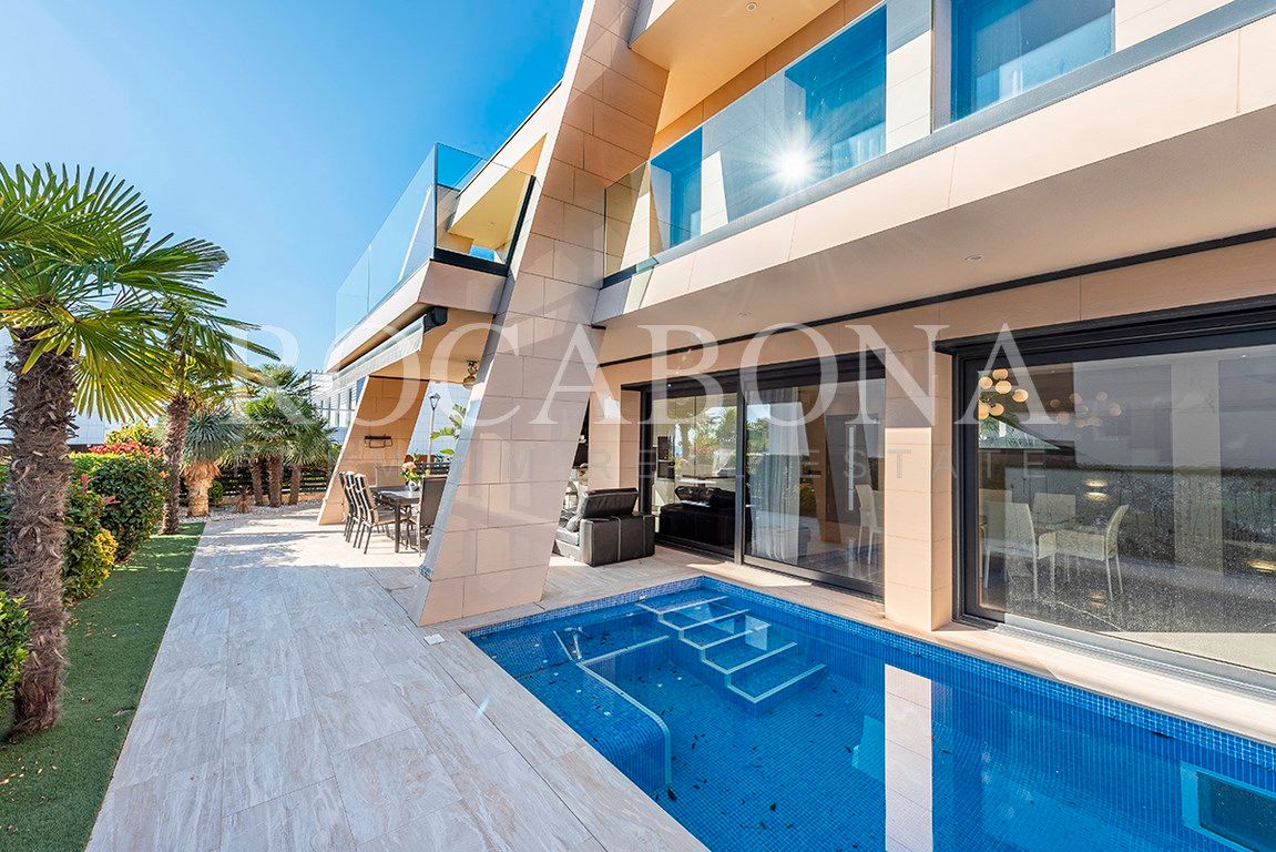 Piscina de Casa o xalet en venda en Cambrils amb Aire condicionat, Calefacció i Jardí privat