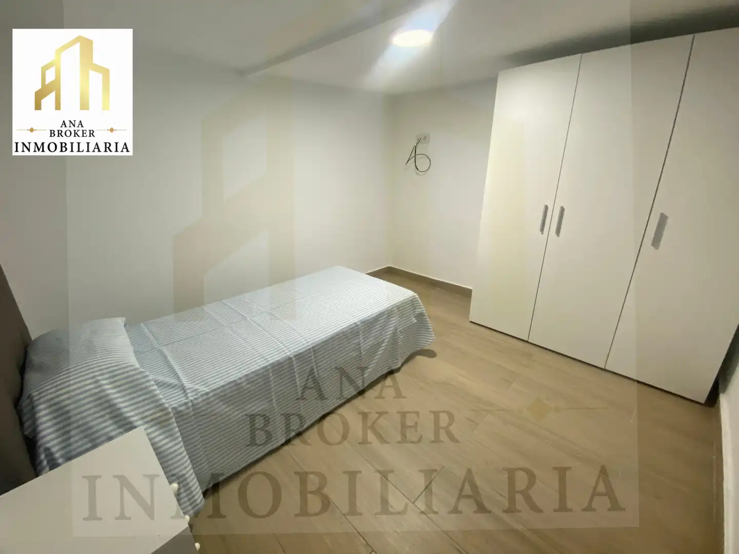 Bedroom of Flat for sale in Ronda  with Furnished