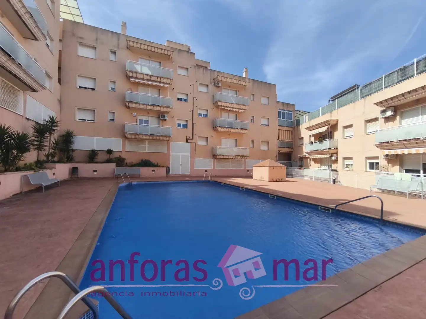 Piscina de Apartament en venda en Creixell amb Calefacció, Terrassa i Moblat