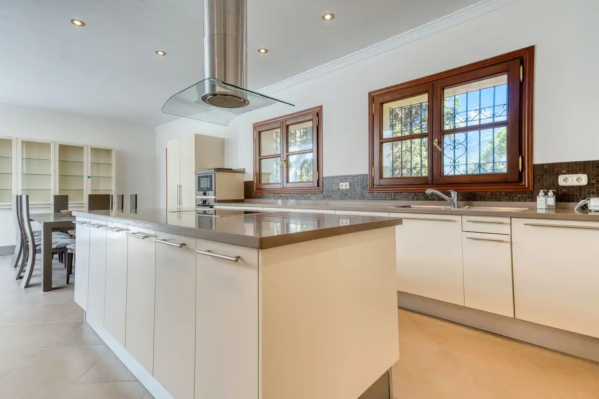 Cocina de Casa o chalet en venta en Benahavís con Aire acondicionado, Jardín privado y Terraza
