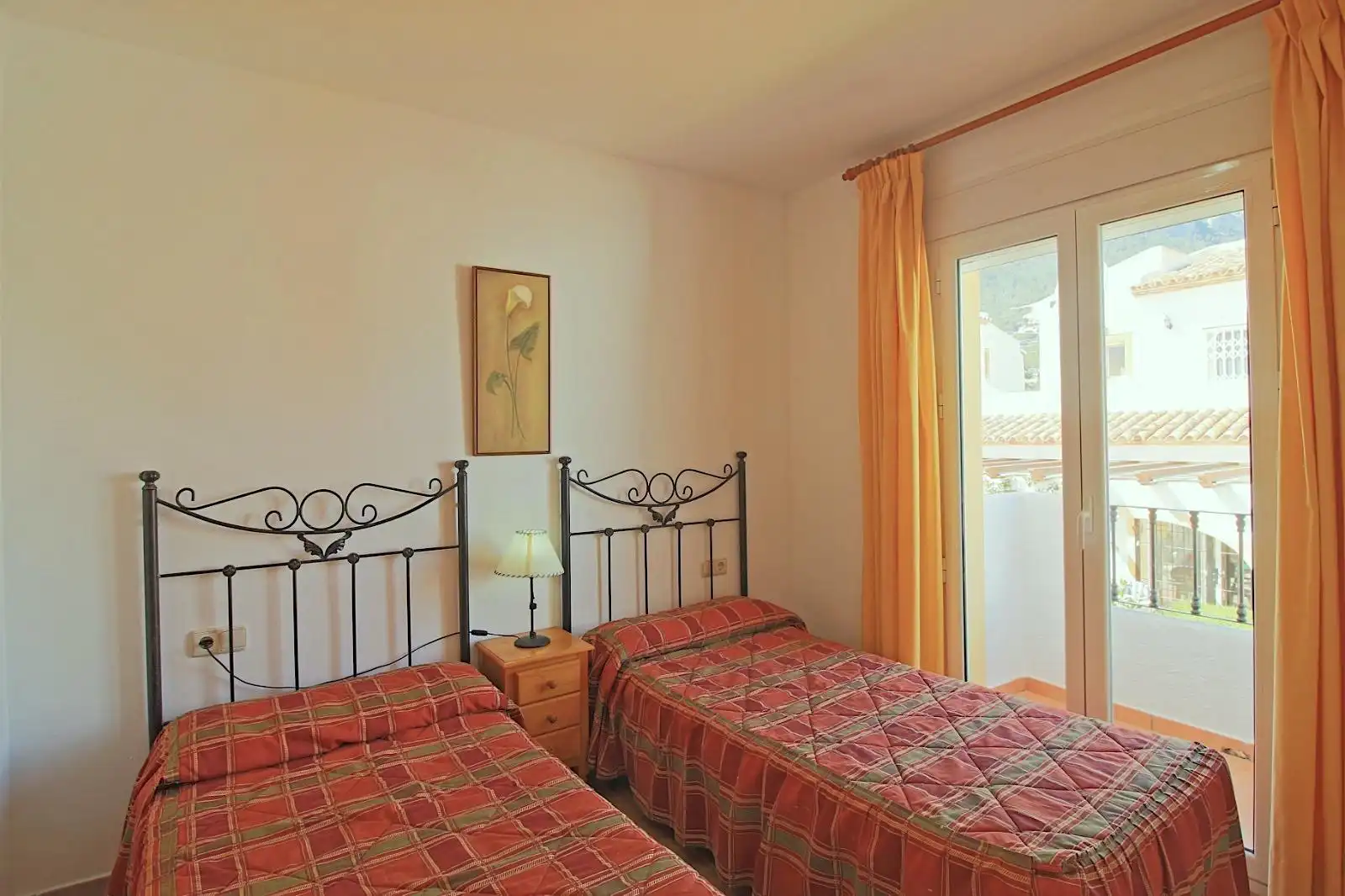 Dormitori de Casa adosada en venda en Calpe / Calp amb Aire condicionat, Calefacció i Jardí privat