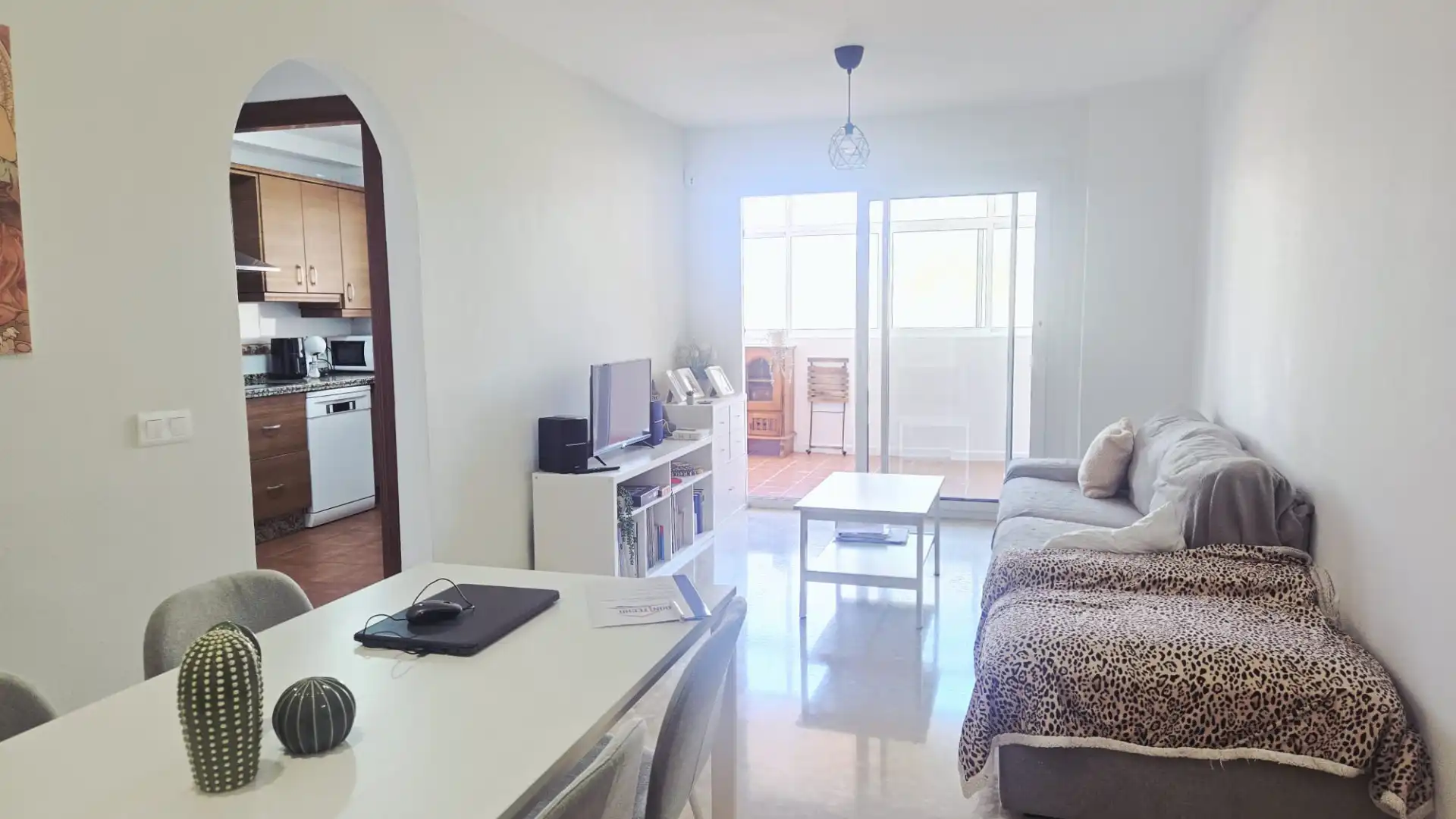 Sala d'estar de Pis en venda en Rincón de la Victoria amb Aire condicionat, Terrassa i Moblat