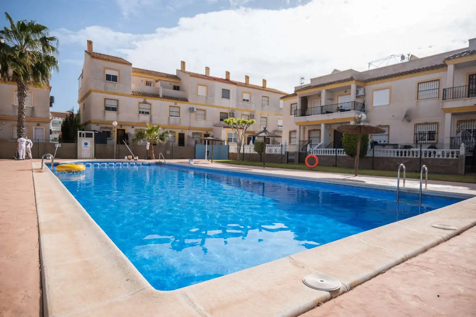 Piscina de Casa adosada en venta en Orihuela con Aire acondicionado, Calefacción y Terraza