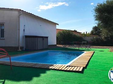Casa con piscina en venta en Carrer Urgell