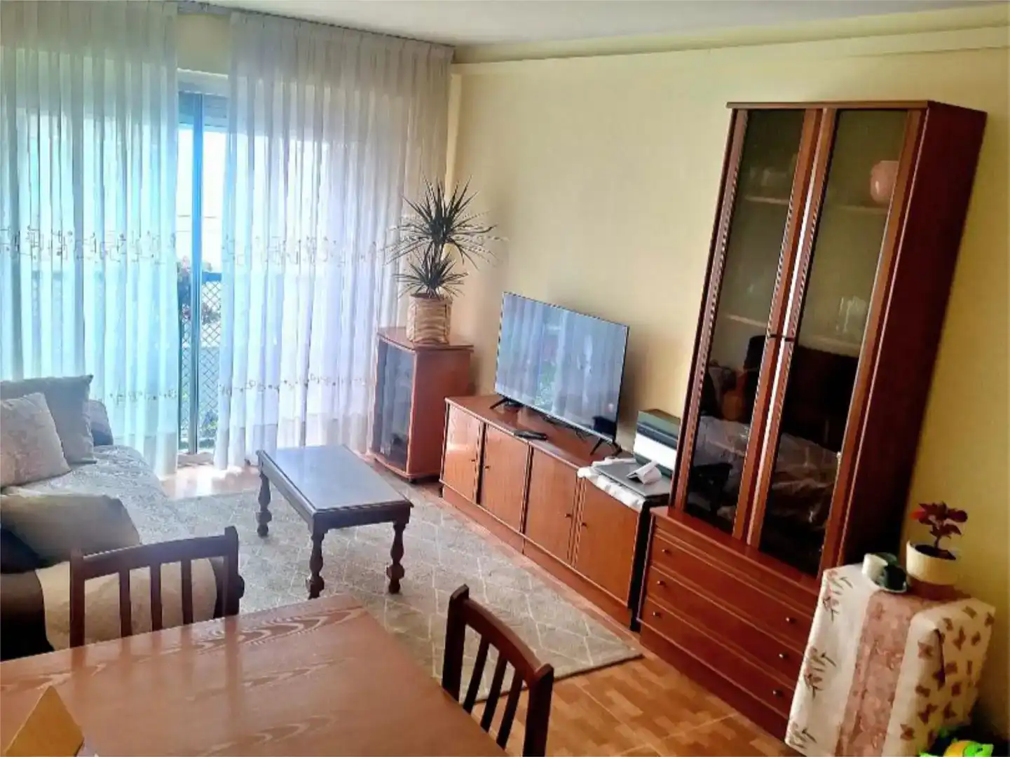 Living room of Flat for share in Cornellà de Llobregat  with Air Conditioner, Furnished and Balcony