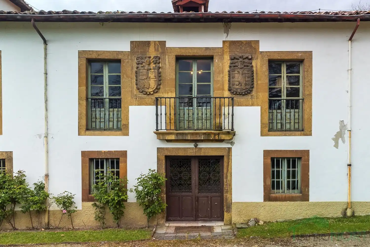 Vista exterior de Edificio en venta en Oviedo 