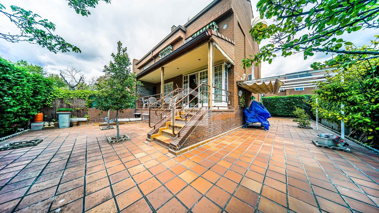 Jardí de Casa adosada en venda en Alcorcón amb Aire condicionat, Calefacció i Parquet