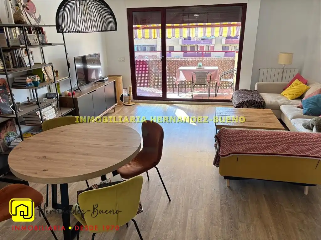 Sala de estar de Dúplex de alquiler en Salamanca con Calefacción, Terraza y Piscina