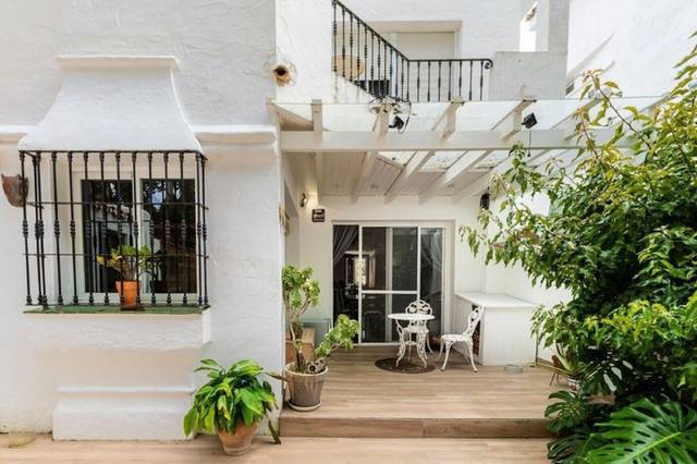 Casa adosada en Venta en Urbanización Los Naranjos de Marbella, 399 en La Dama de Noche - La Alzambra