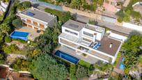 Vista exterior de Casa o xalet en venda en Blanes amb Aire condicionat, Jardí privat i Terrassa