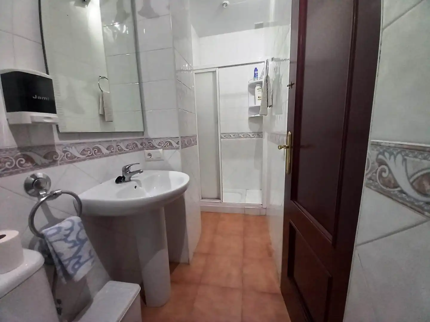 Bathroom of Houses for sale in El Pedroso  with Air Conditioner, Terrace and Storage room