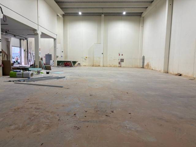 Nave industrial en Alquiler en Fernando Giner de los Ríos en Sedaví