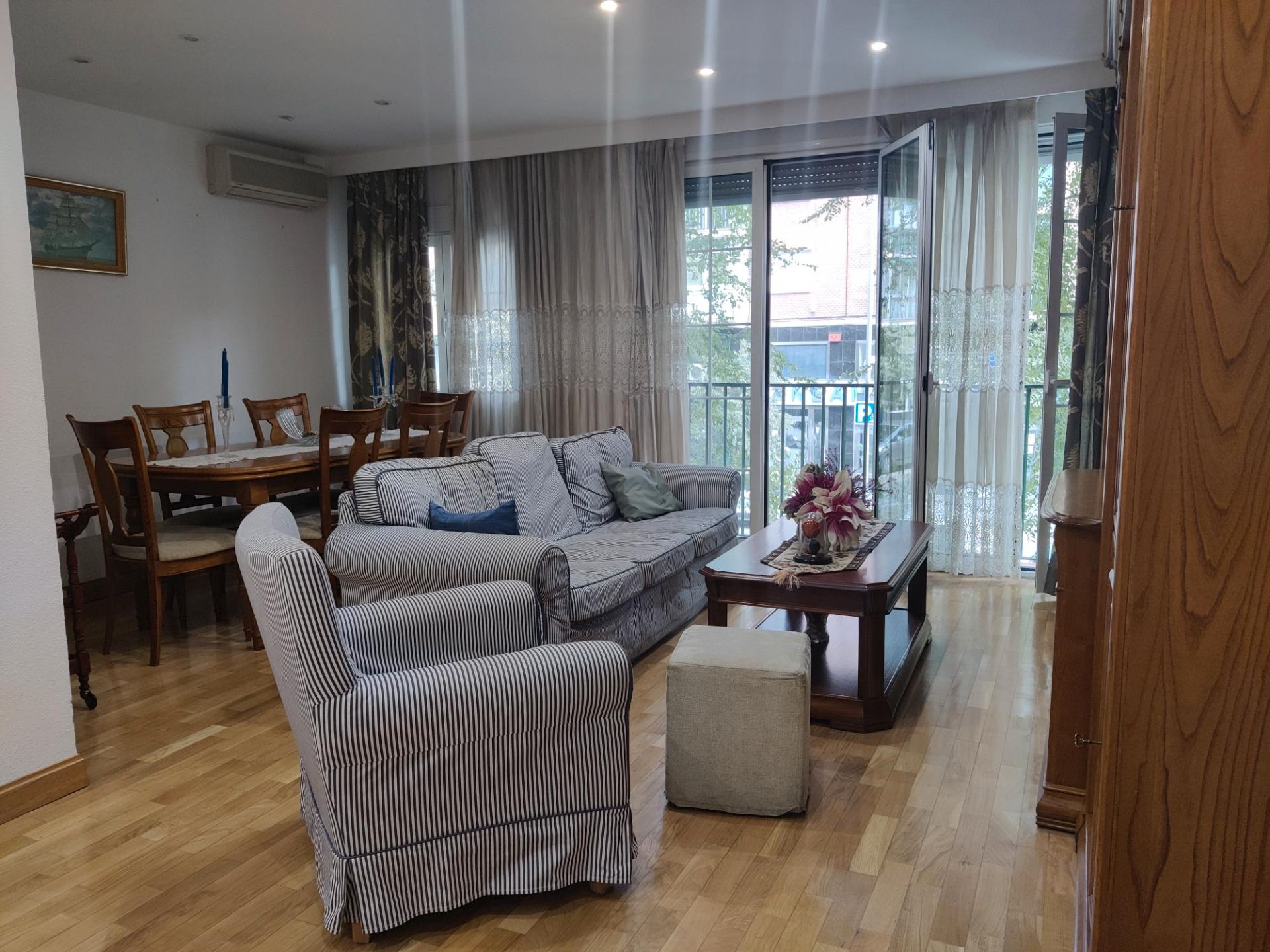 Living room of Flat for sale in  Madrid Capital  with Air Conditioner, Heating and Parquet flooring