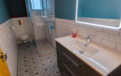 Bathroom of Flat for sale in Cartagena  with Parquet flooring, Furnished and Oven