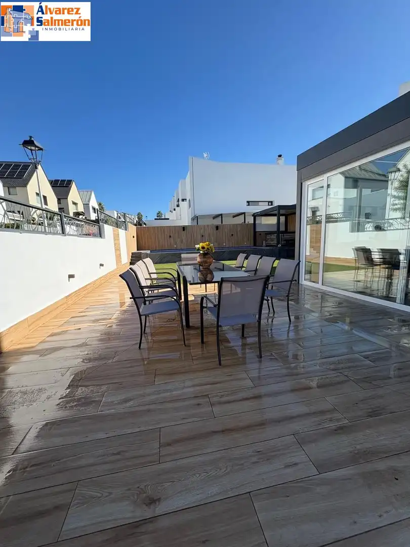 Terrassa de Casa adosada en venda en Albolote amb Jardí privat, Piscina i Alarma