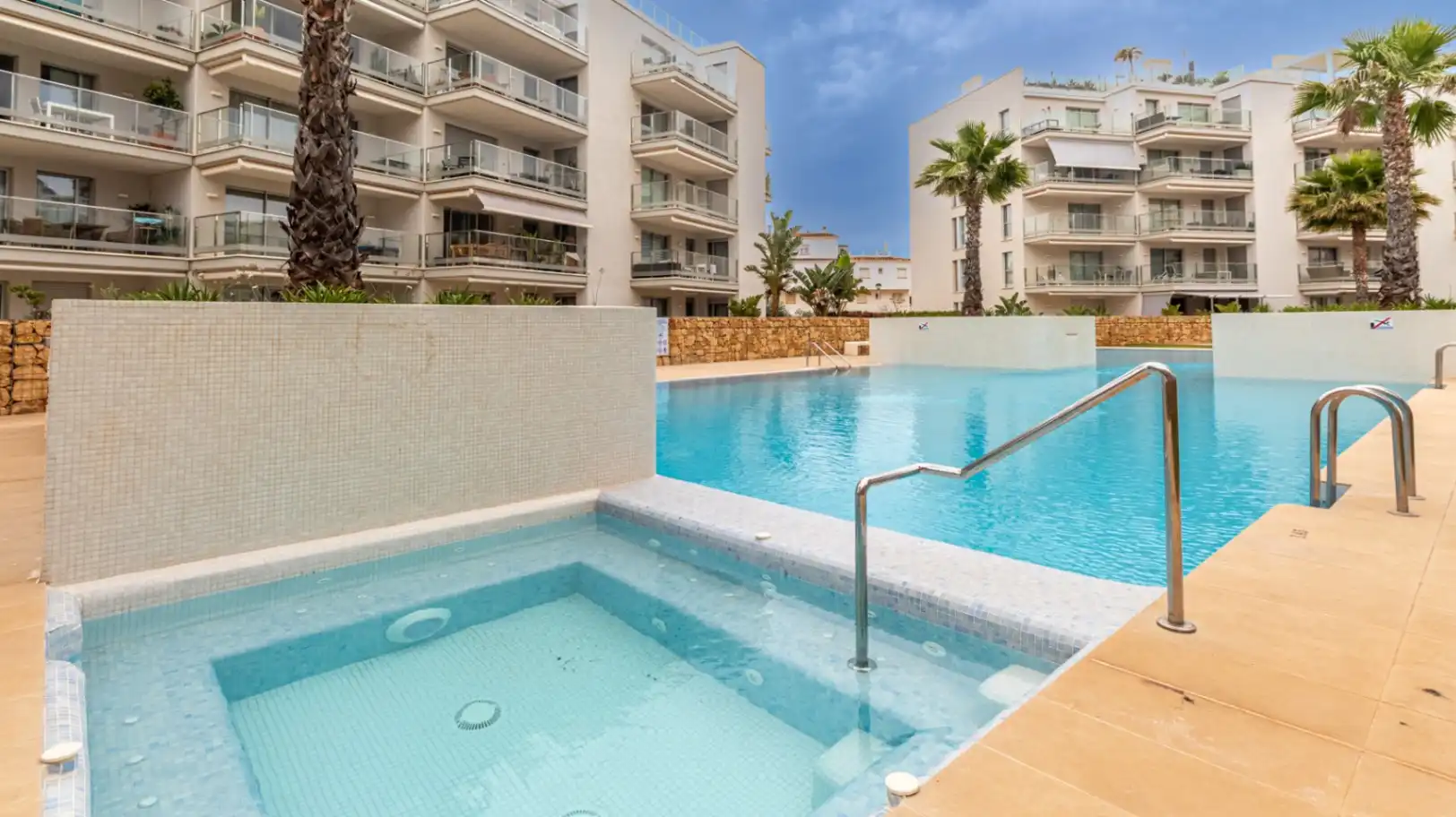 Piscina de Ático en venta en Dénia con Aire acondicionado, Calefacción y Jardín privado