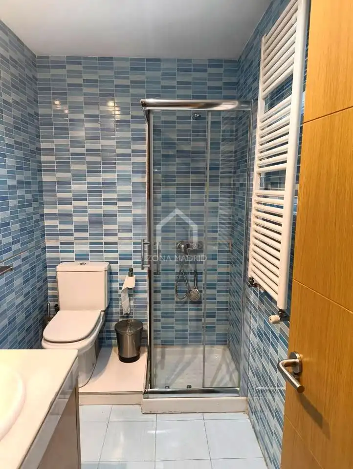 Badezimmer von Wohnung zur Miete in Madrid mit Klimaanlage, Heizung und Parkett
