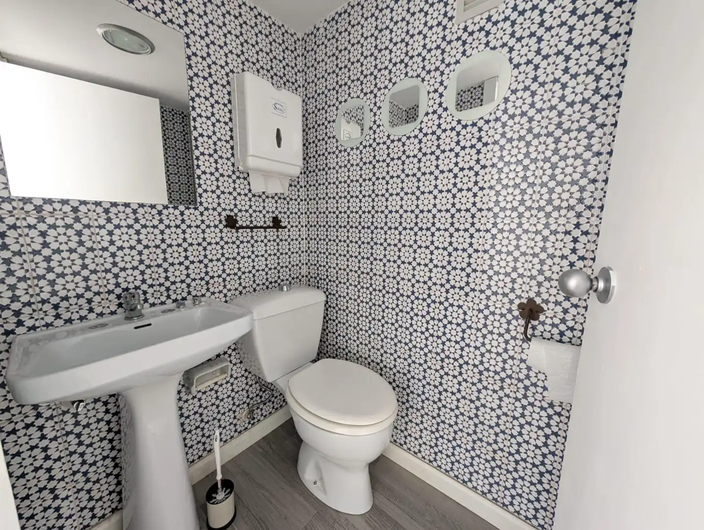 Badezimmer von Büro zum Verkauf in Gandia