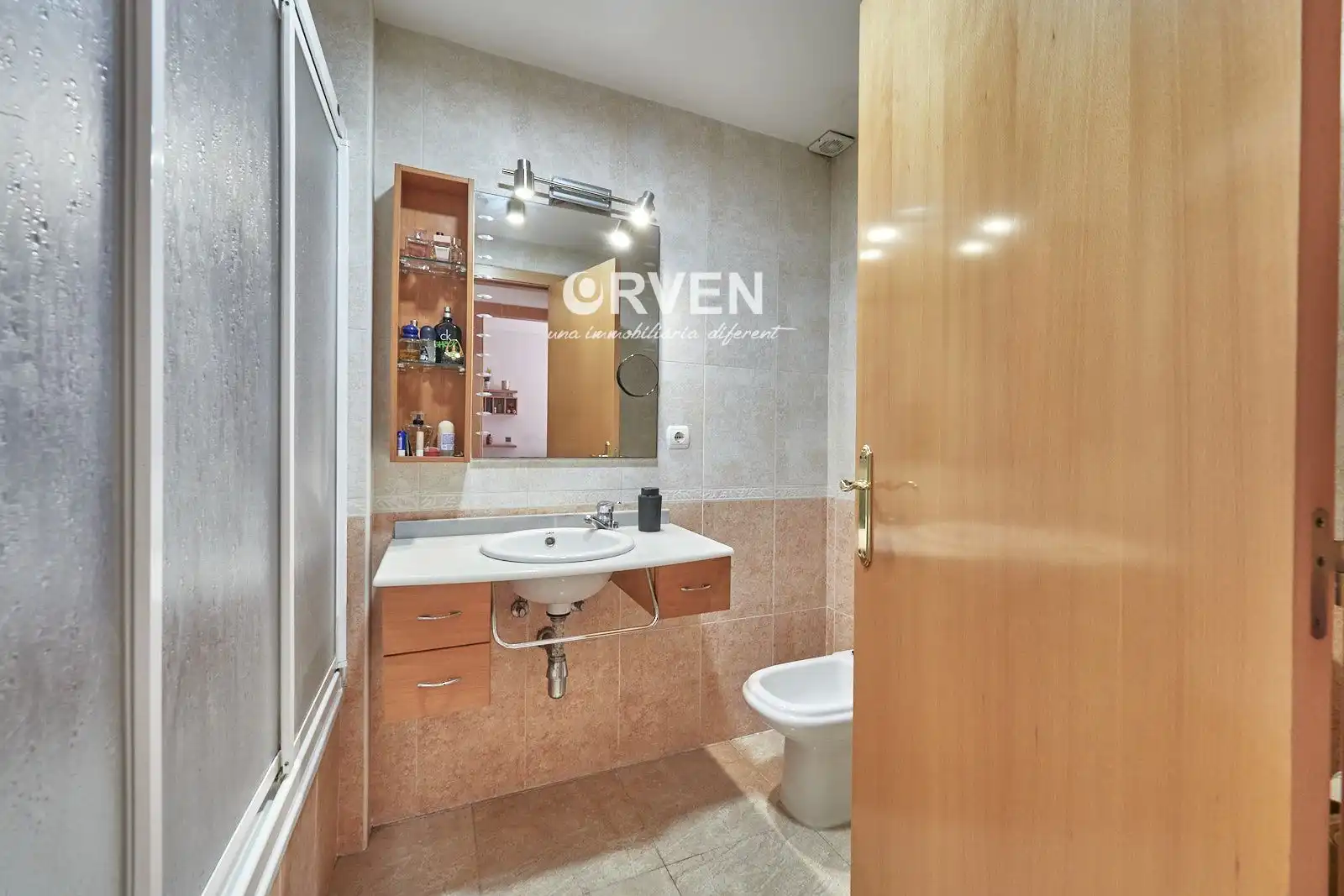 Baño de Piso en venta en El Vendrell con Calefacción, Terraza y Amueblado