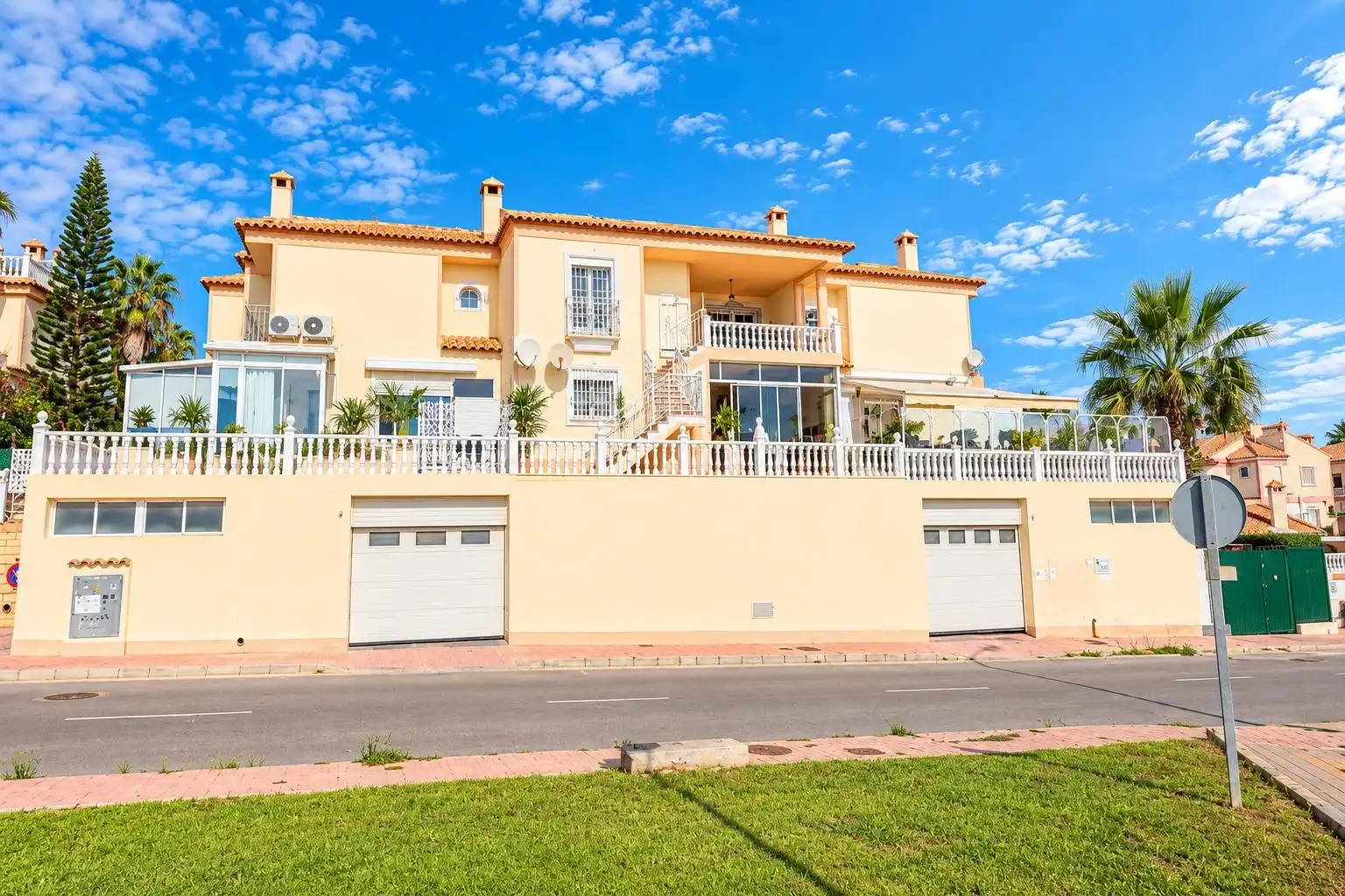Apartamento con terraza en venta en Los Balcones - Los Altos