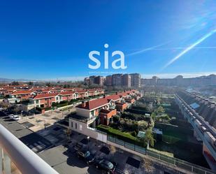 Vista exterior de Àtic en venda en Vitoria - Gasteiz amb Terrassa