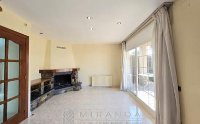 Sala d'estar de Casa o xalet en venda en La Garriga amb Aire condicionat, Calefacció i Jardí privat
